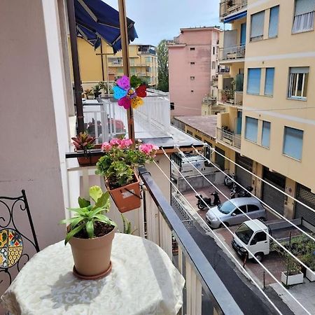 Bilocale: 5 Minuti Dall'Ariston Sanremo Luaran gambar