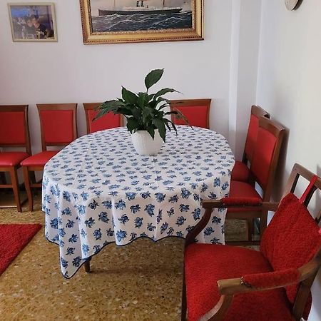 Bilocale: 5 Minuti Dall'Ariston Sanremo Luaran gambar