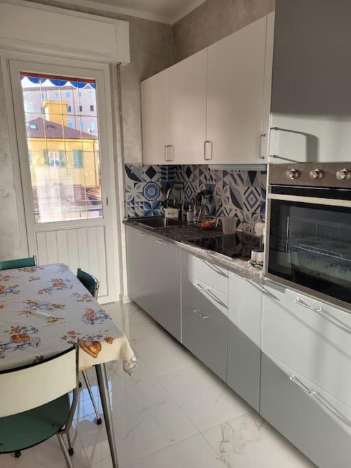 Bilocale: 5 Minuti Dall'Ariston Sanremo Luaran gambar