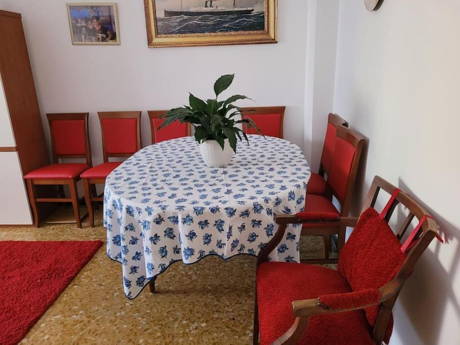 Bilocale: 5 Minuti Dall'Ariston Sanremo Luaran gambar